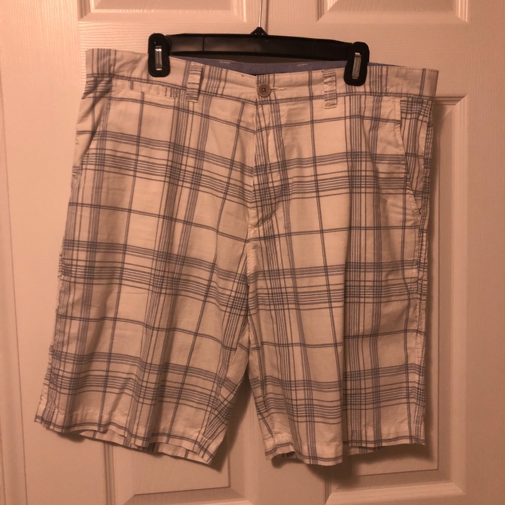 Men’s casual shorts plaid